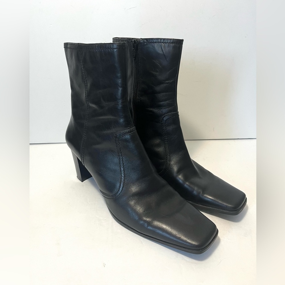 Nine & Company Black Leather Chelsea Moto Ankle Boot Block Heel Women Size 9